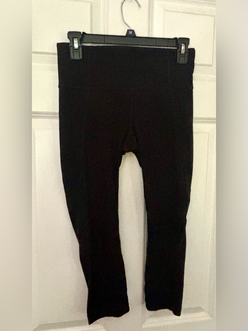 Athleta Salutation Powervita Capri Leggings Black Small EUC